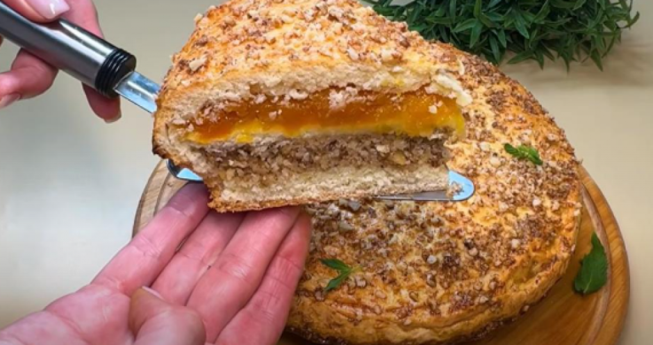 MAĐARSKI KOLAČ SA KAJSIJAMA Savršeno sočan i osvežavajući, topi se u ustima