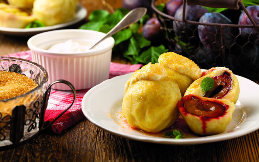 GRIZ KNEDLE SA ŠLJIVAMA Baš kao one iz bakine kuhinje, pojedu se u slast