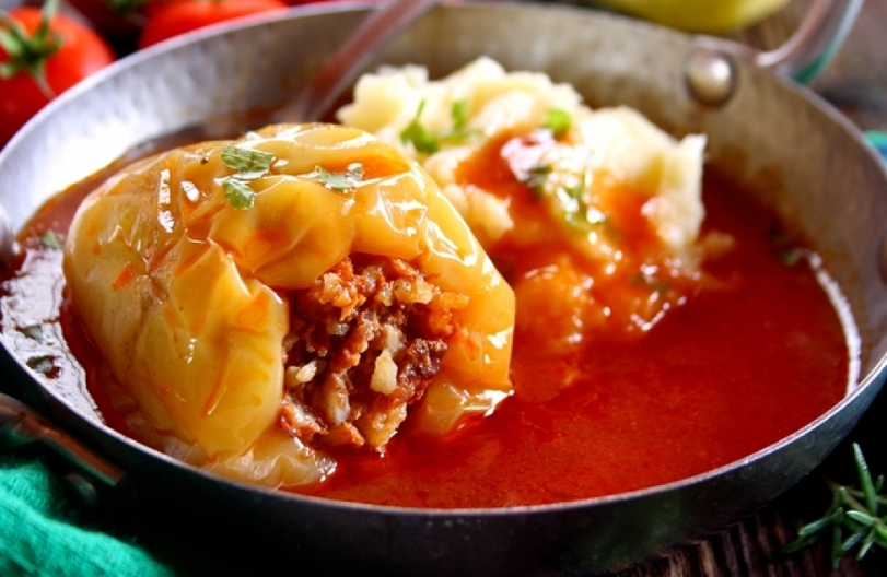 PUNJENE PAPRIKE U PARADAJZ SOSU GREJU DUŠU A ispadnu baš kao one bakine