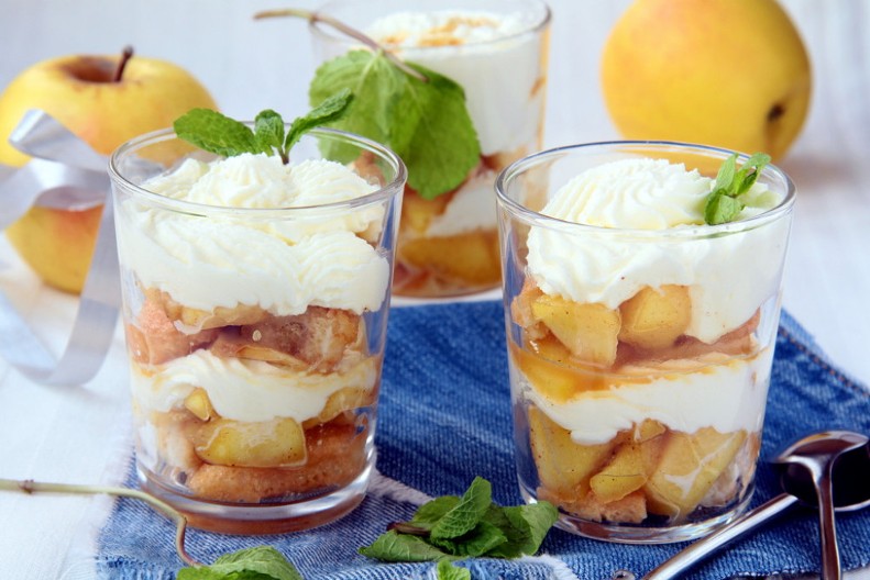 KEKS KOLAČ SA JABUKAMA Desert u čaši za iznenadne goste, sve se samo pomeša a savršenog ukusa