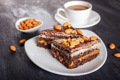 KIKIRIKI TORTA RAJ ZA SLADOKUSCE Sa hrskavim korama i sočnim filom, polovina nestane odmah