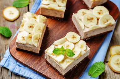 BRZA KEKS TORTA SA BANANAMA Savršena za iznenadne goste, a i dupla mera će biti malo