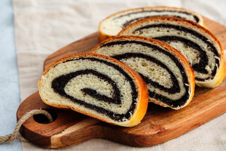 BANATSKA ŠTRUDLA SA MAKOM Miris detinjstva i toplina nedeljne kuhinje u svakom zalogaju