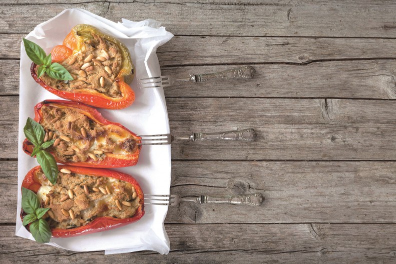 PAPRIKE PUNJENE TUNJEVINOM Rapsodija ukusa u svakom zalogaju, a jedna namirnica pravi razliku