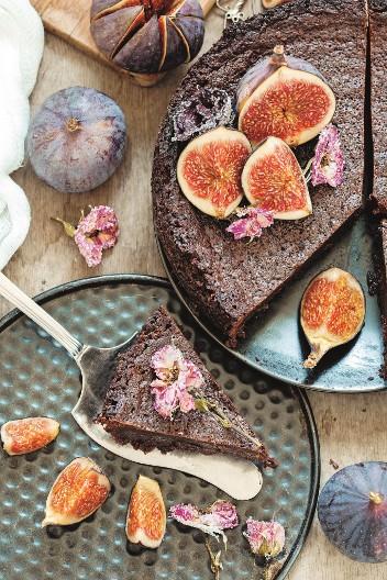 ČOKOLADNI KOLAČ SA SMOKVAMA Pravi se maltene sam, a polovina nestane dok pristavite kafu