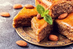 BAKLAVA SA ORASIMA PO RECEPTU STAROM 100 GODINA Poćiće vam voda na usta koliko je sočna