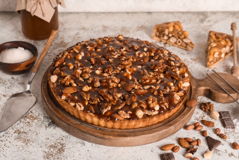 JESENJI TART SA ORASIMA I MEDOM Sa bogatim filom kome jedan sastojak daje poseban šmek