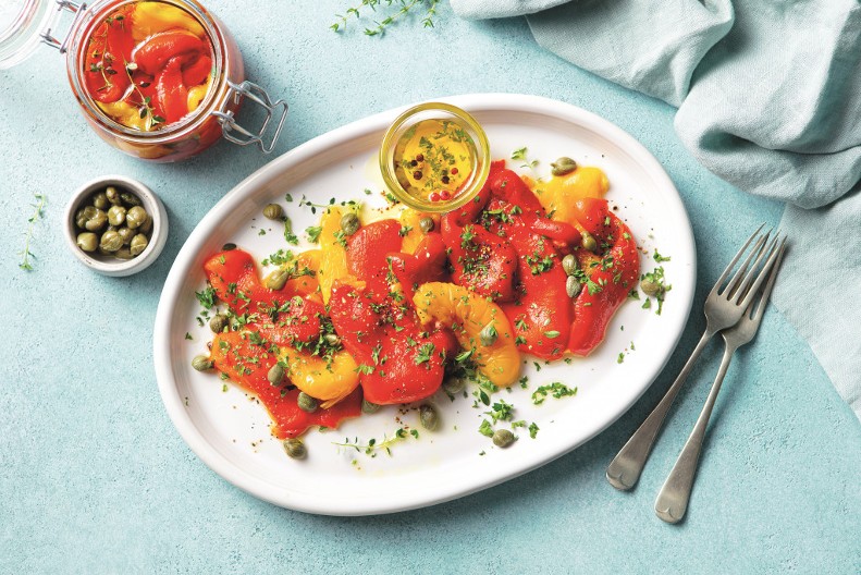 SALATA OD PEČENE PAPRIKE MILUJE NEPCA Savršeno ide uz meso i ribu, a pravi se očas posla