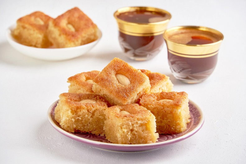 BRZI GRIZ KOLAČ SE TOPI U USTIMA Gotov za pola sata, a pola pleha nestane dok pristavite kafu