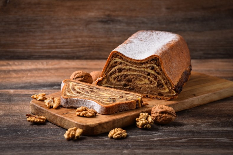 ŠTRUDLA SA ORASIMA MIRIŠE NA LJUBAV Mekana kao duša i sočna, nema joj ravne