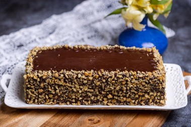 STARINSKA GRILIJAŠ TORTA Sa tri kore i prepuna bogatog fila, i dupla mera će biti malo