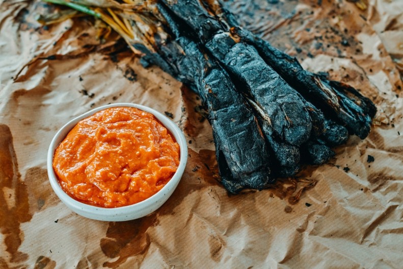 ROMESKO SOS SAVRŠENO IDE UZ ROŠTILJ U Kataloniji se baš ovako pravi, a obavezan je na svakoj proslavi