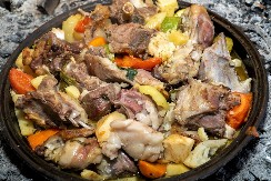 BOSANSKI LONAC Tradicija i toplina porodičnog doma u ručku koji se ne zaboravlja