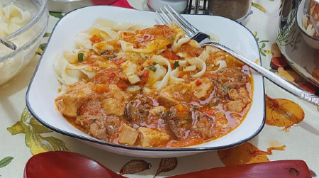 GULAŠ SA REZANCIMA IZ BAKINE KUHINJE Sočan i mirisan, a bićete siti satima