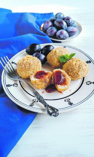 RECEPT ZA KNEDLE SA ŠLJIVAMA Idealne za jesenje dane kad vam treba nešto slatko i toplo