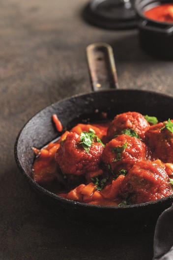 ĆUFTE U PARADAJZ SOSU GREJU DUŠU I TELO Klasik koji nikad ne izlazi iz mode