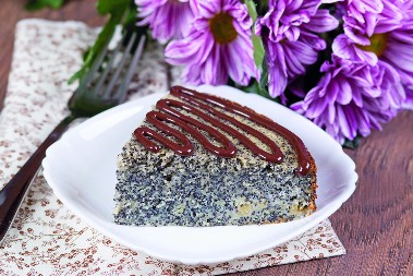 POSNI KOLAČ SA JABUKAMA I MAKOM Gotov dok pristavite kafu, a razvaljuje ukusom