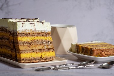 MILKA TORTA ZA SVE SVEČANOSTI Kremasta i izdašna, a vole je od 7 do 107 godina