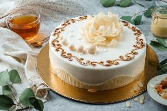 TORTA BELA DOLINA ZA DEČIJE ROĐENDANE Kremasta i prepuna bogatog fila