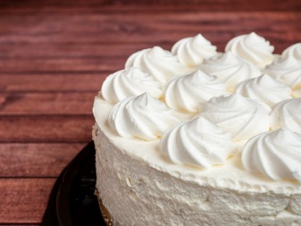 TORTA BELI ŠUŠKAVAC Jednostavna i nežna poslastica koja razvaljuje ukusom