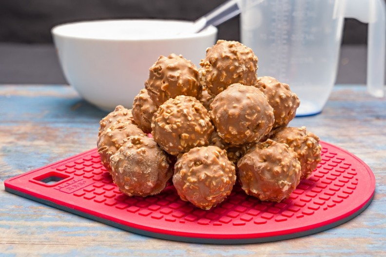 DOMAĆE SNIKERS KUGLICE SE TOPE U USTIMA Gosti ih naprosto obožavaju