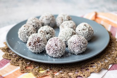 KUGLICE SA PUDINGOM Najlepši sitni kolači, a prosto se tope u ustima