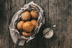 BRZE INTEGRALNE POGAČICE SA SIROM Nema čekanja da testo narastu, a bolje niste jeli