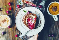 ŠVARCVALD ROLAT SE TOPI U USTIMA Brži od torte, a ukusom nimalo ne zaostaje