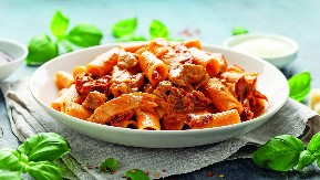 BRZA PASTA SA AJVAROM I BELIM MESOM Ukućani će stajati u redu za još