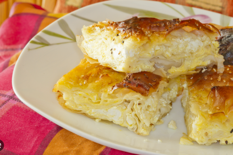 SOČNA GIBANICA SA SIROM Omiljena srpska pita sa hrskavim korama i neodoljivim filom