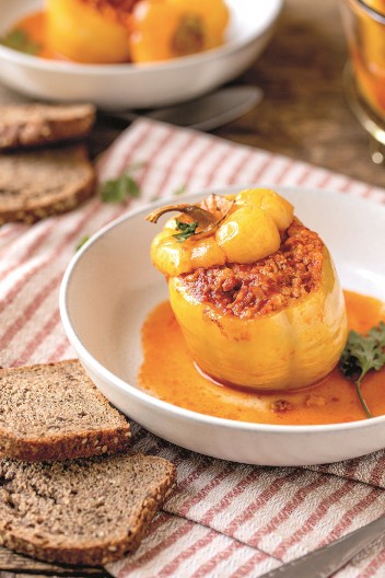 KAFANSKE PUNJENE PAPRIKE RAJ ZA NEPCA Saftaste i sočne, teraju vodu na usta