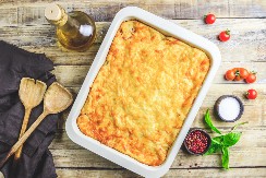 MUSAKA SA PŠENICOM I SUVIM ŠLJIVAMA Polovina nestane dok je još u plehu