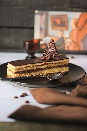 OPERA TORTA ZA PRAVE SLADOKUSCE Poslastica sa kafom koja razvaljuje ukusom