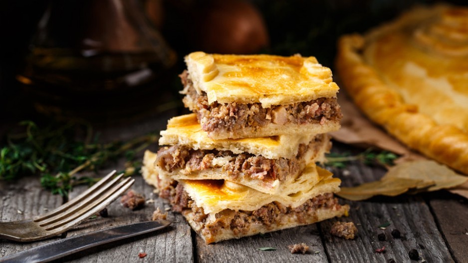 DOMAĆA PITA SA MESOM BOLJA OD SVAKOG BUREKA Polizaćete i tanjir koliko je slasna