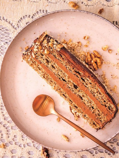 POSNA REFORMA TORTA KRALJICA SVEČANE TRPEZE Ukusom savršeno parira originalu