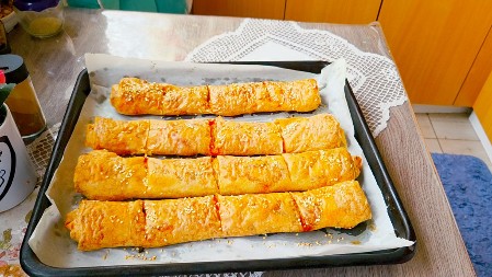 POSNA PITA “NA BAŠTENSKI NAČIN” Sočna, hrskava i gotova bez muke – nestaje dok je vruća