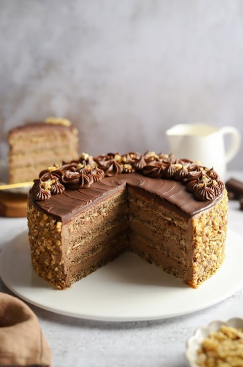 SARAJEVSKA TORTA MILUJE NEPCA Prepuna oraha, jaja i čokolade, i dupla mera je malo