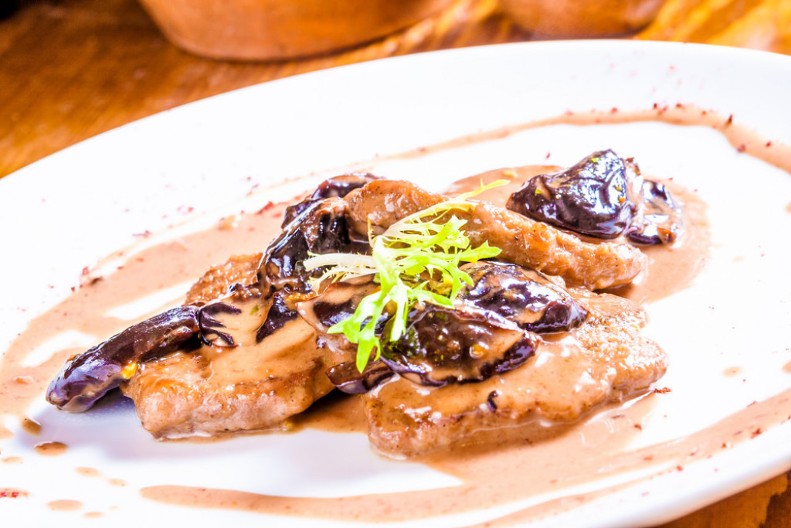 SVINJSKI FILE U SOSU OD SUVIH ŠLJIVA Rapsodija mirisa i ukusa, i sit bi jeo