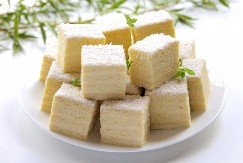 BELA PITA SVAKIM ZALOGAJEM ZAUSTAVLJA DAH Bogata, kremasta  tekstura i nežna aroma limuna