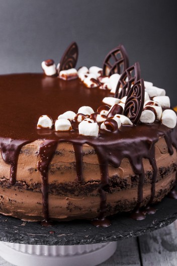 KREMASTI KOLAČ IZ STARE JUGOSLAVIJE Nijedno slavlje nije moglo da prođe bez njega